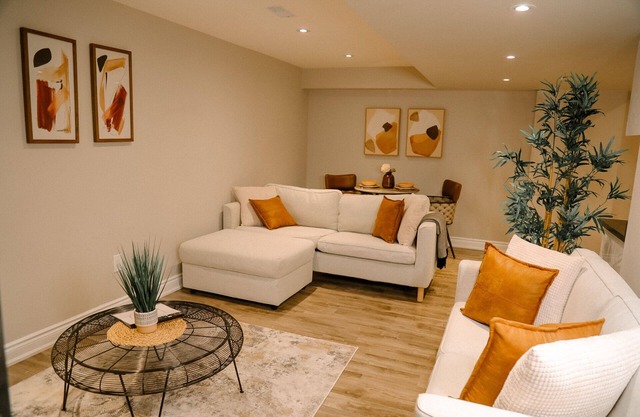 Cozy Oakville 1- Bedroom studio apt w/private entrance/kitchen/wi-fi/parking