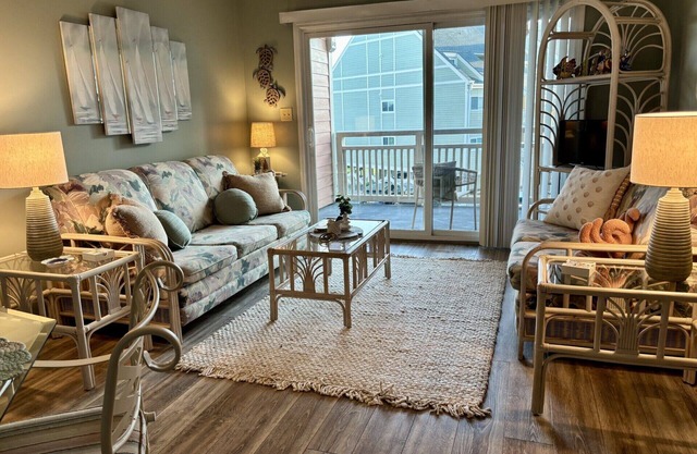 Cozy Ocean View Condo at Caswell Beach - The "Nan~Sea" Awaits.