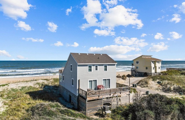Cozy Oceanfront Cottage with Incredible Views in a Fabulous Location