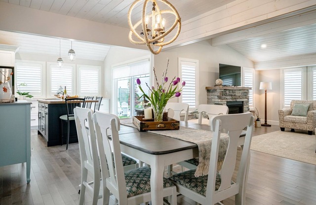 Cozy one level lakefront property Bed and Breakfast on the shores of Lake Erie