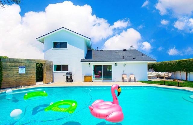 Cozy Open Concept Modern Farmhouse - Heated Pool & String Lights