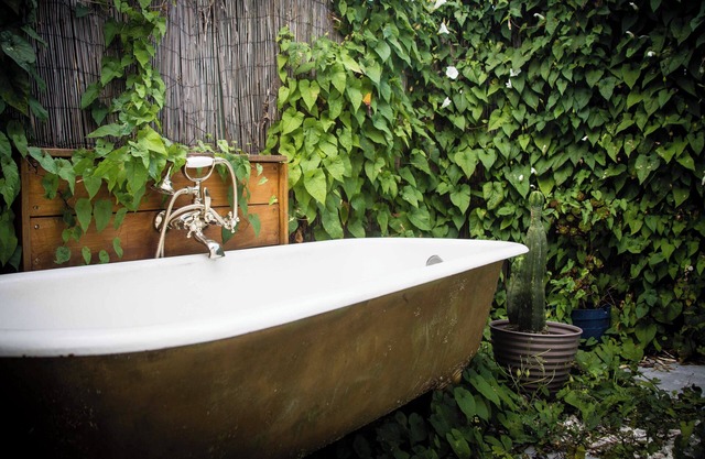 Cozy Outdoor Bath Hideaway 5min From CBD