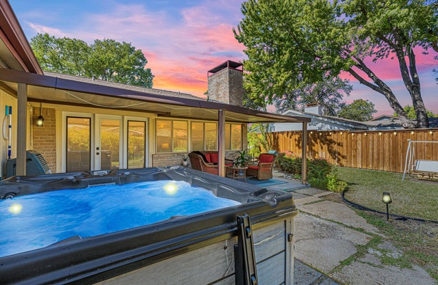 Cozy Paradise w/Hot Tub, Game Room, & King Beds