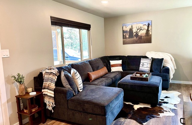 Cozy Pet Friendly 2BR Cabin in the Pines, Happy Jack AZ