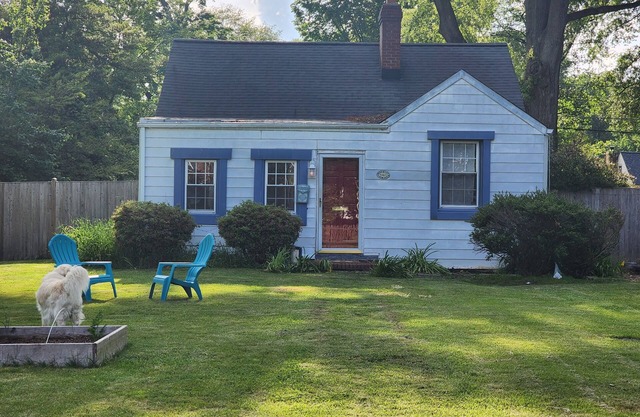 Cozy, Pet Friendly Cottage - Old Towne Alexandria!