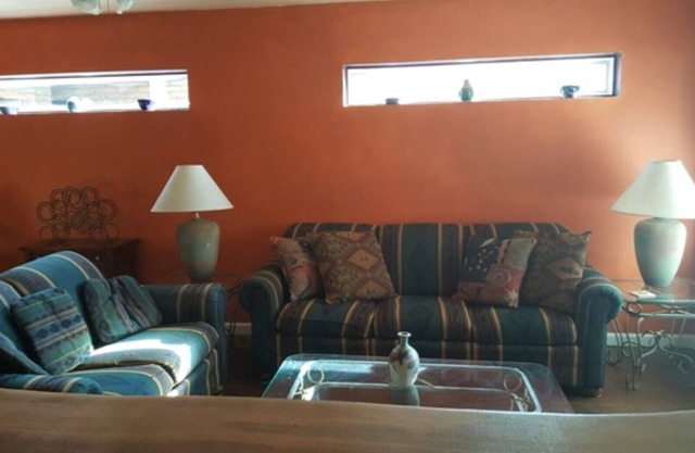 Cozy, pet friendly home in downtown Patagonia.