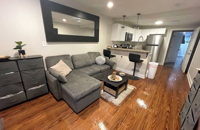 Cozy Pilsen Apartment