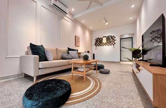 Cozy PJ SS2, 12 Pax, 1.5 Storey LandedHouse, Netflix, Petaling Jaya