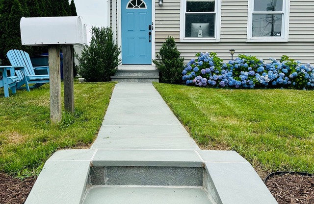 Cozy, pleasant 2BR apt in Beach community! Only 1hr to NYC!