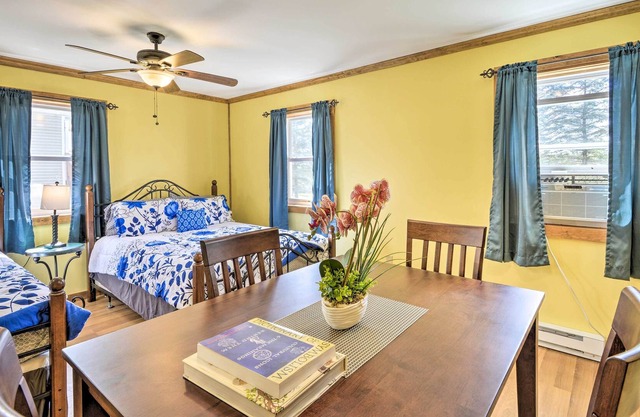 Cozy Poconos Studio w/ Community Pool & Fire Pit!