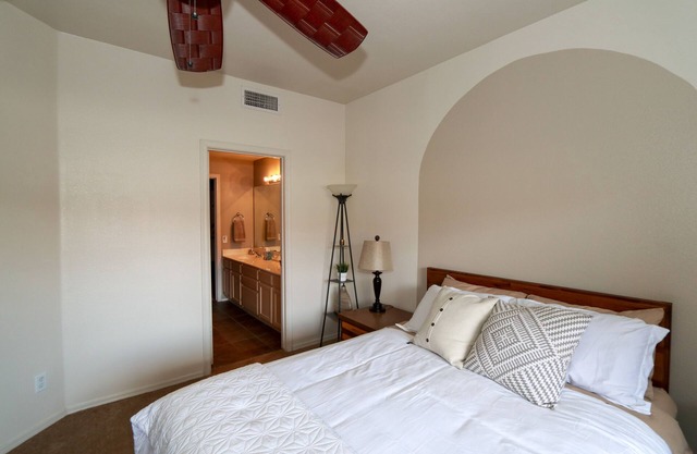 Cozy Pointe Resort Condo - Walking Distance to North Mountain!