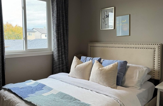 Cozy Private 1-Bedroom 1 Bathroom retreat in a shared home,Calgary SE .