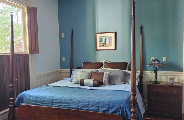 Cozy private 1Bed 1Bath all amenities included in charming downtown Statesville.