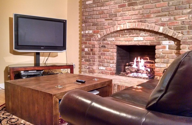 Cozy private basement suite with separate entrance, GREAT neighborhood! We own!