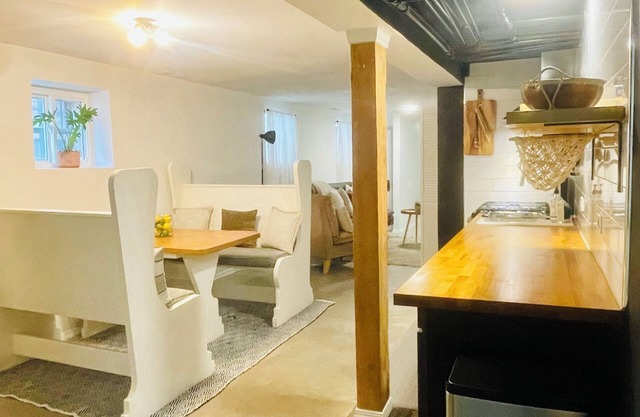 Cozy Private Bedroom and bathroom with full kitchen