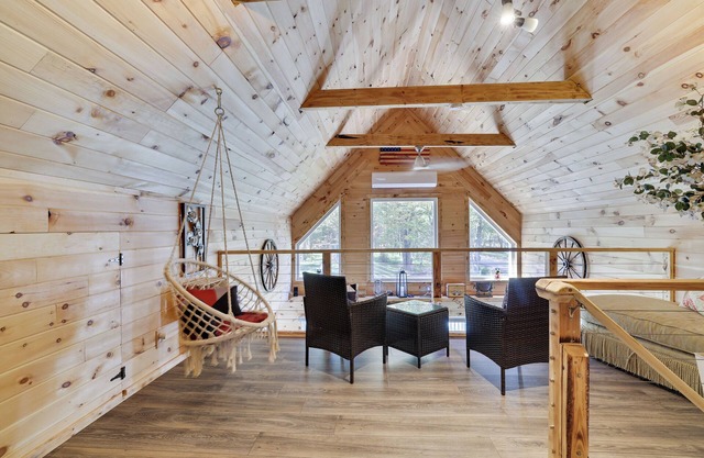 Cozy Private Cottage with Lake Access at Mount Pocono