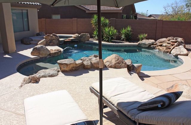 Cozy private country club oasis with pool!