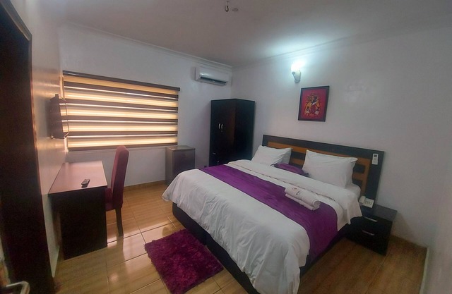Cozy private room holiday room with 24/7 light + WiFi