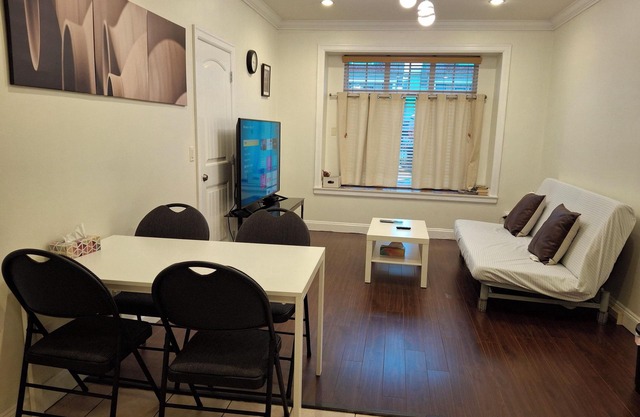 Cozy Private Two Bedroom, One bath Suite