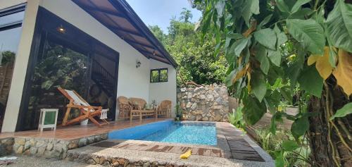 Cozy quiet 1BR loft type cabin with own minipool
