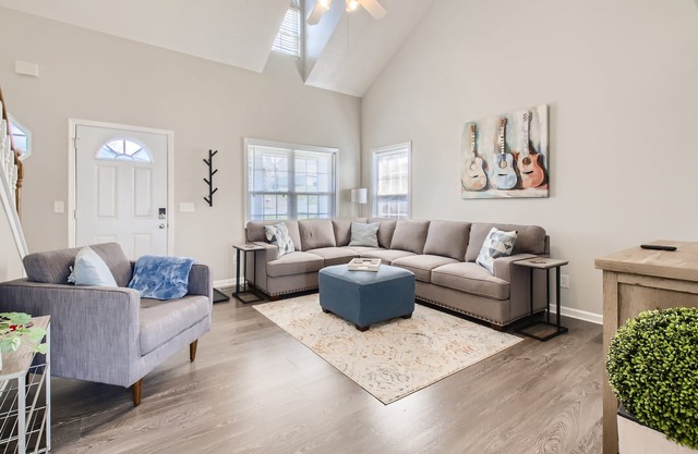 Cozy & Quiet 3BD Retreat Near Downtown Nashville!