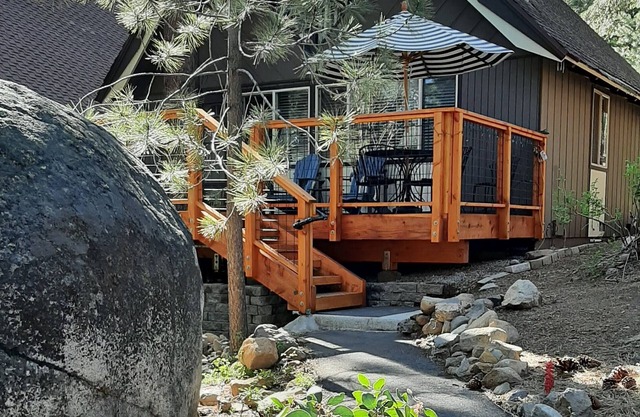 Cozy Quiet Cabin in Pines with Large Deck, Great Location