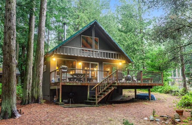 Cozy & Quiet Cabin w/Natural beauty - Prime Locale on Southern Lopez Island