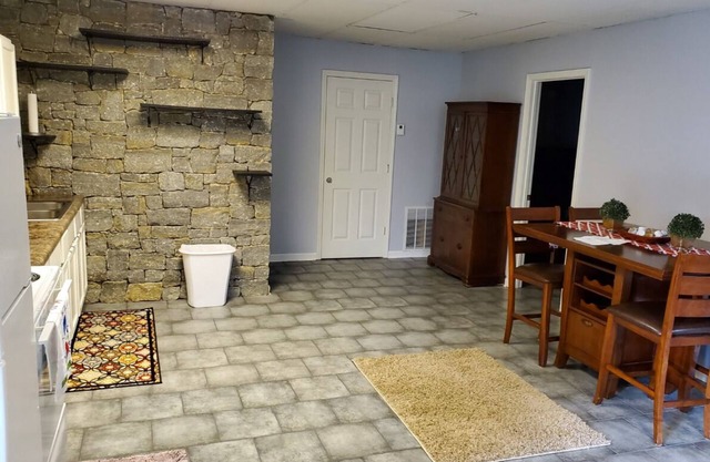 Cozy & Quiet cottage minutes from downtown Louisville