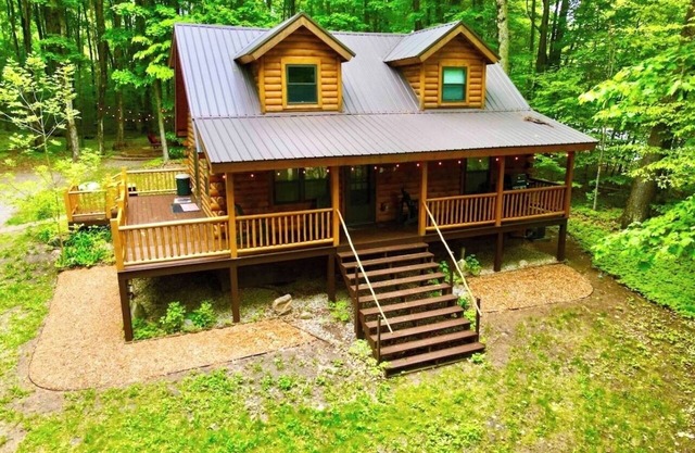 Cozy & Quiet Shanty Creek Log Cabin 1 mile to Schuss Mountain Golf Course