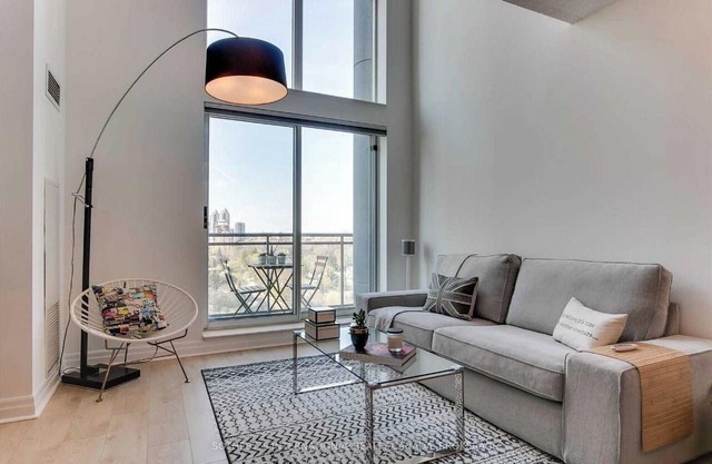 Cozy & Rare 2 Story Loft