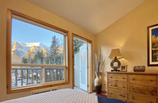 Cozy renovated 2BR 2BA TownHouse with Mountain View