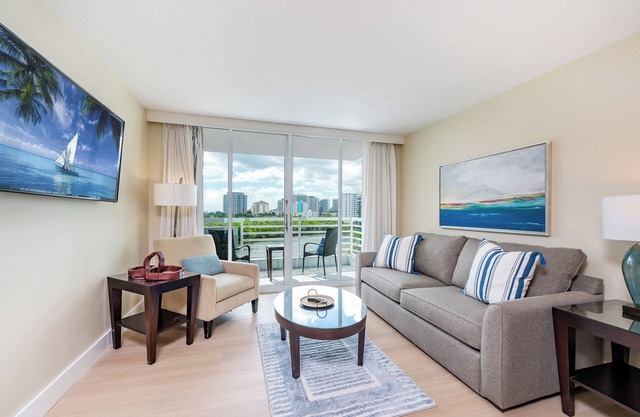 Cozy Resort Condo w/Amazing Intracoastal Views - 10 minute Walk to the Beach!