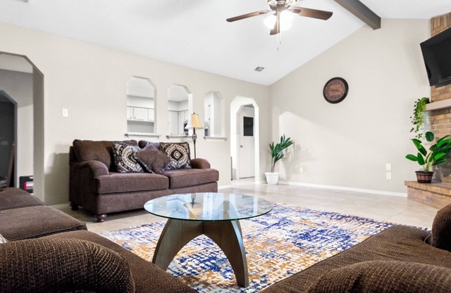 Cozy Retreat Centrally Located near DFW & Stadium