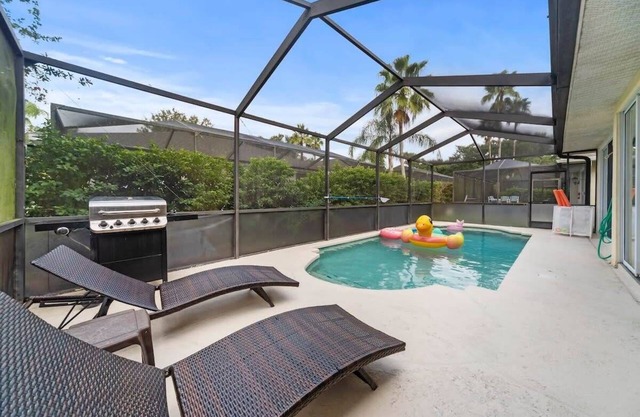 Cozy Retreat | 4BR House | Lake View | Pool