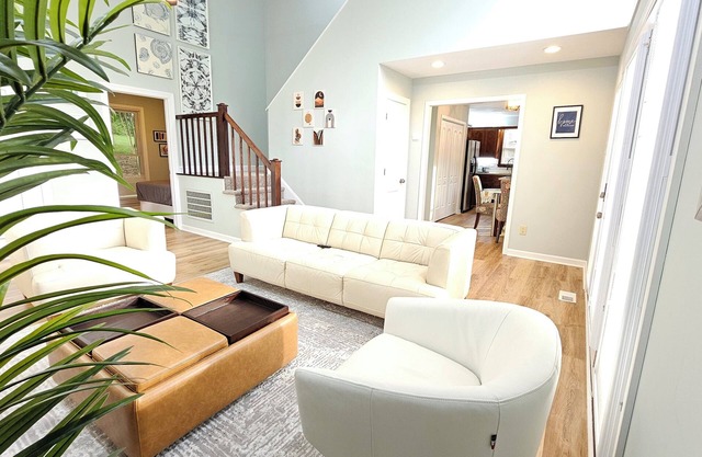 Cozy retreat minute away to mountain escape!w/Fireplace
