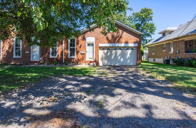 Cozy retreat near the Louisville Hospitals