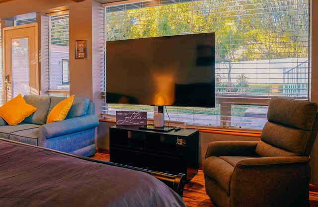 Cozy retreat for up to 4 people