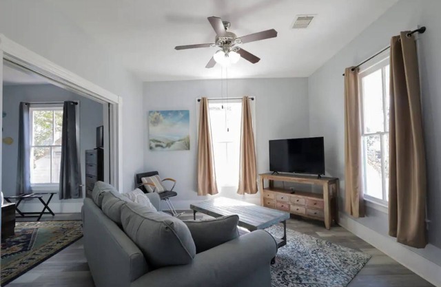 Cozy Retreat with Large Game Room. Only Minutes to the Beach and the Strand.