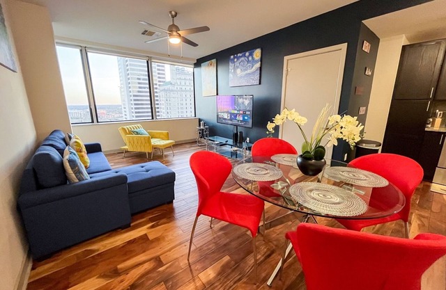 Cozy Retreat with Rooftop Pool, Parking, and Spacious Comfort