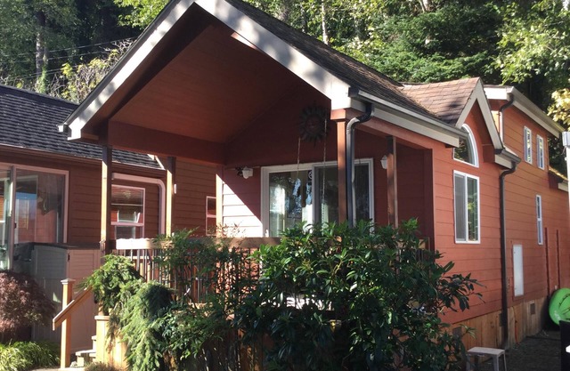 Cozy River Cottage on the Oregon Coast