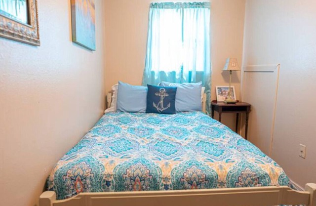 COZY RIVERFRONT HOUSE/SLEEPS 6 W/W+D