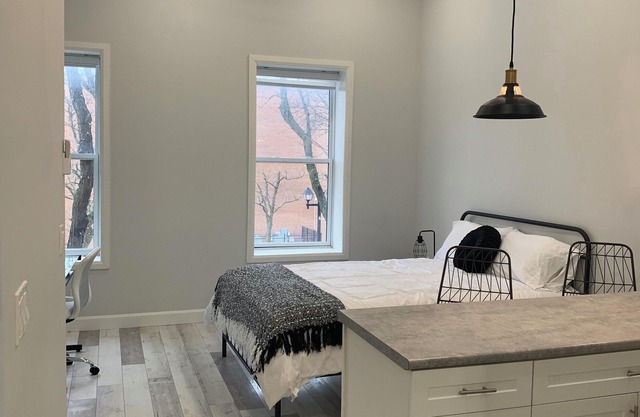 Cozy riverfront loft in the heart of Downtown!
