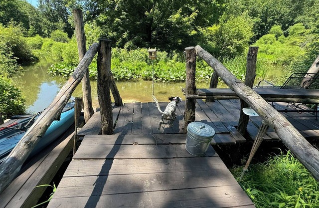 Cozy Riverside 2-bedroom RV in Charming Burton Ohio