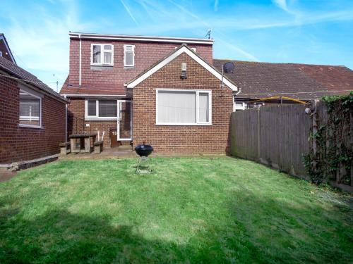 Cozy Riverside Retreat in Snodland
