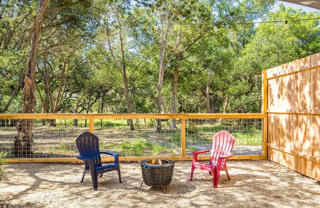 Cozy Romantic TINY HOME CABIN w/FirePit and Blackstone Grill