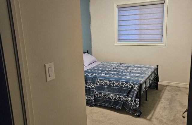 Cozy Room in Modern, Serene Neighborhood - Quiet House, Only 1 Other Occupant