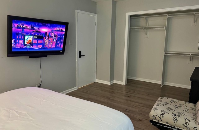 Cozy Room Near Dam Neck Base & Beach Access