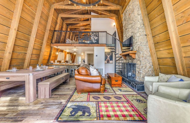 Cozy Ruidoso Cabin Rental w/Private Hot Tub!