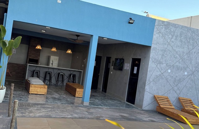 Cozy Rustic Retreat with pool, gourmet area, 2 bedrooms with 16 beds