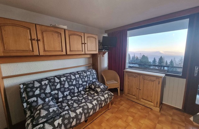 Cozy Studio for 4 - Central Location, South Balcony, Panoramic View